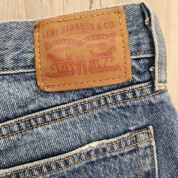 Levis Distressed Straight Jean - Picture 5 of 6
